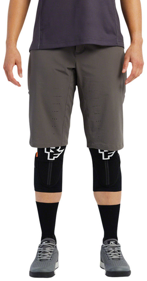 Load image into Gallery viewer, RaceFace Indy Shorts - Women's Charcoal Small