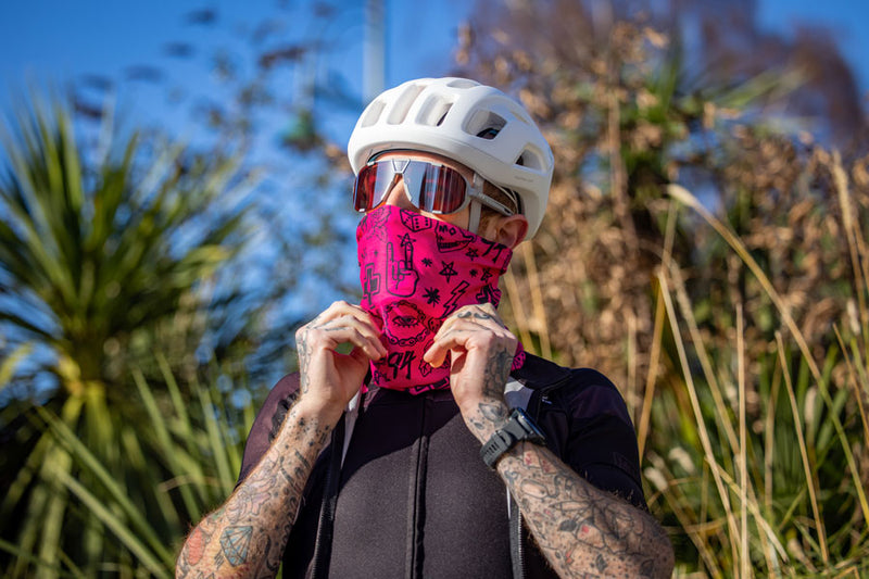 Load image into Gallery viewer, Muc-Off Lightweight Neck Gaiter - Pink Punk