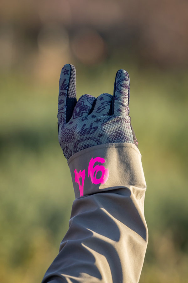 Load image into Gallery viewer, Muc-Off Summer Lightweight Mesh Rider Gloves - Green Small