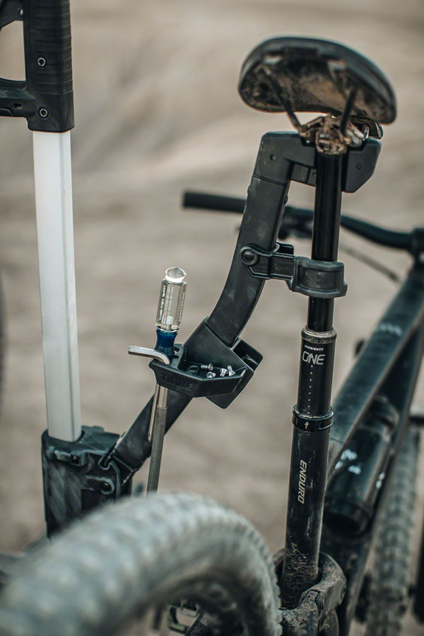 Load image into Gallery viewer, Thule Verse Repair Holder - Black
