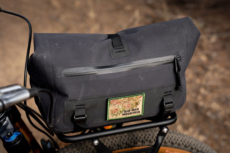 Load image into Gallery viewer, Old Man Mountain Juniper Trunk Bag Black
