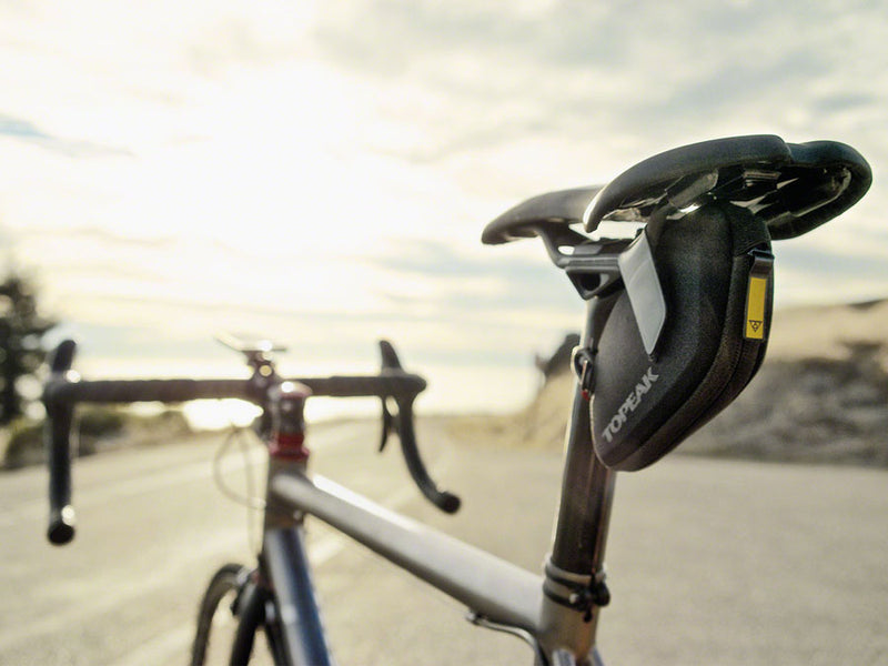 Load image into Gallery viewer, Topeak DynaWedge Seat Bag - Strap Mount Small
