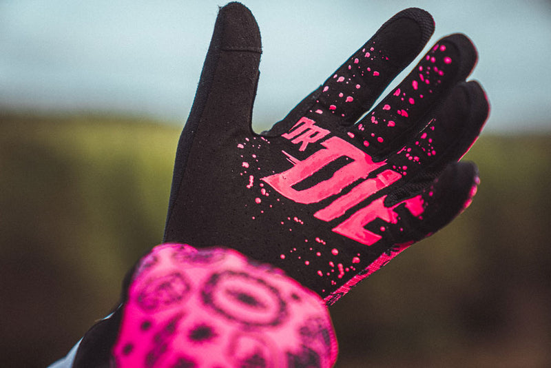 Load image into Gallery viewer, Muc-Off Summer Lightweight Mesh Rider Gloves - Pink Small
