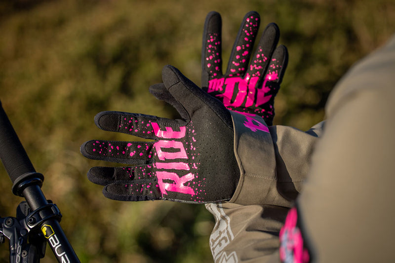 Load image into Gallery viewer, Muc-Off Summer Lightweight Mesh Rider Gloves - Green Small
