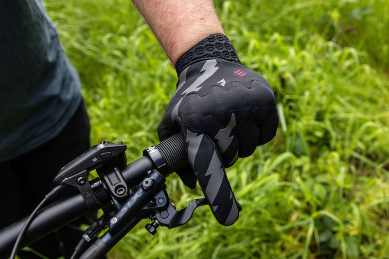 Load image into Gallery viewer, Muc-Off D30 Rider Gloves - Bolt  Xsmall
