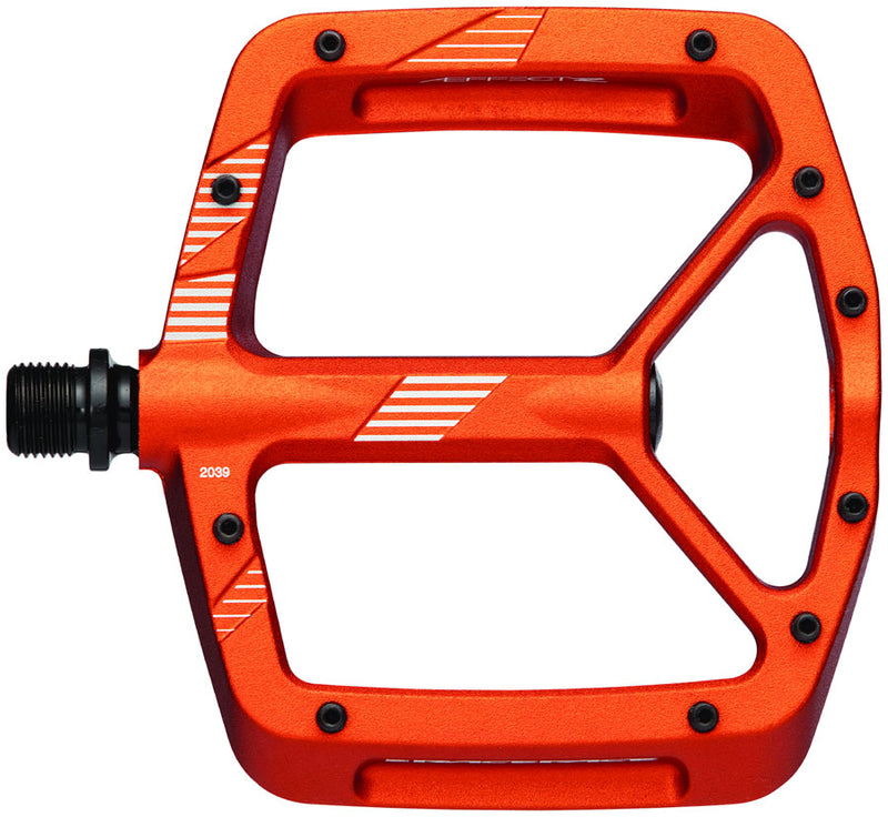 Load image into Gallery viewer, RaceFace Aeffect R Pedals - Platform Aluminum 9/16" Orange
