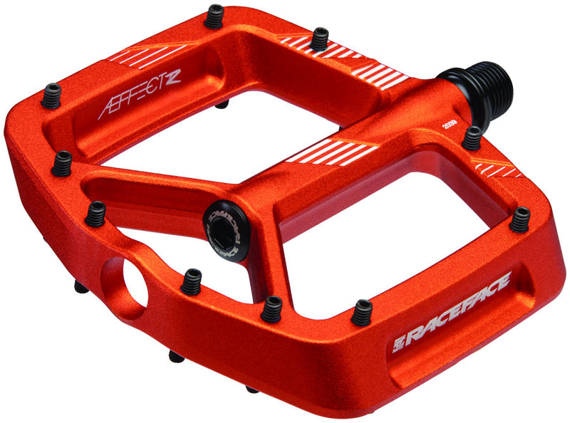 Load image into Gallery viewer, RaceFace Aeffect R Pedals - Platform Aluminum 9/16" Orange
