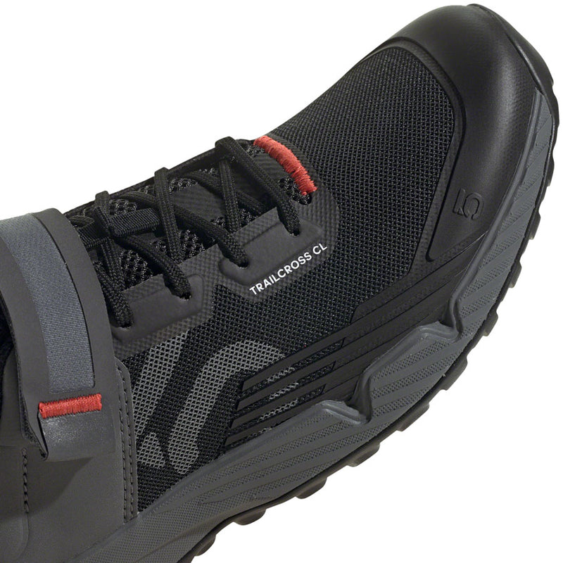 Load image into Gallery viewer, Five Ten Trailcross Mountain Clipless Shoes - Women's Core BLK/Gray Three/Red 10
