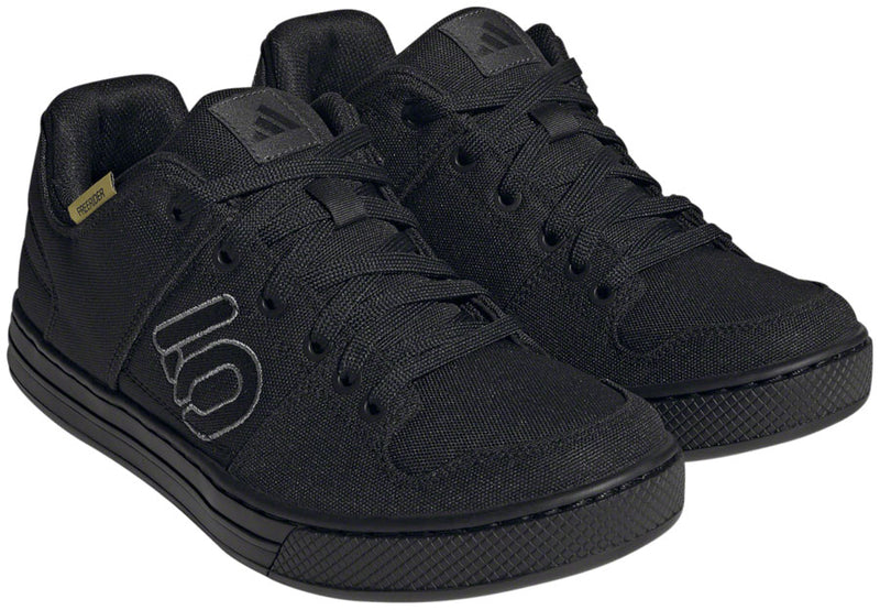 Load image into Gallery viewer, Five Ten Freerider Canvas Flat Shoes - Men's Core BLK/Dgh Solid Gray/Gray Five 11.5
