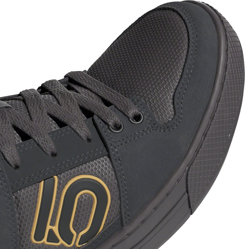 Load image into Gallery viewer, Five Ten Freerider Flat Shoes - Men's Charcoal/Oat/Carbon 12
