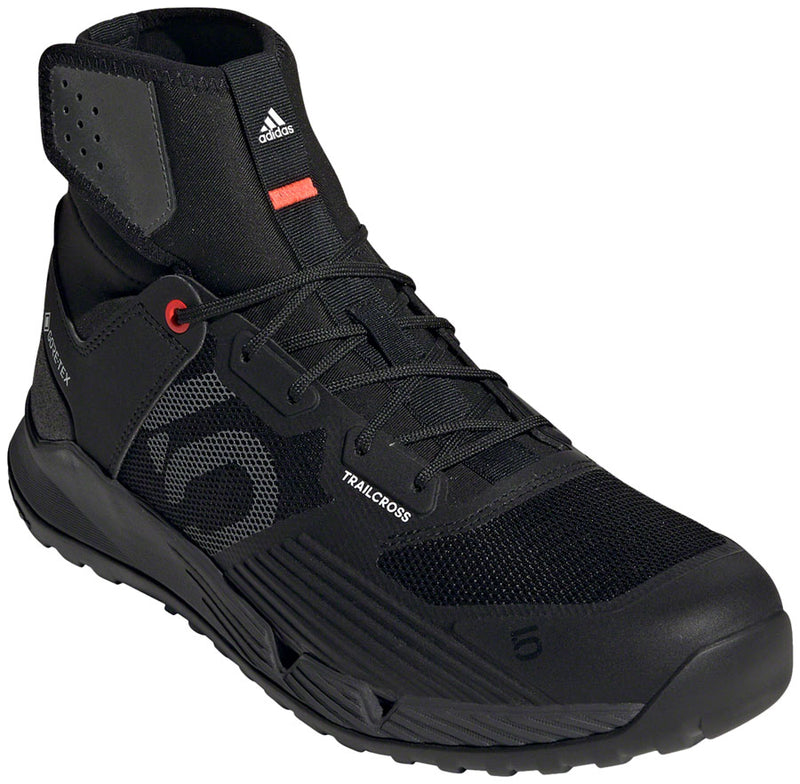 Load image into Gallery viewer, Five Ten Trailcross GTX Flat Shoes - Men's Core BLK / DGH Solid Gray / FTWR White 10.5
